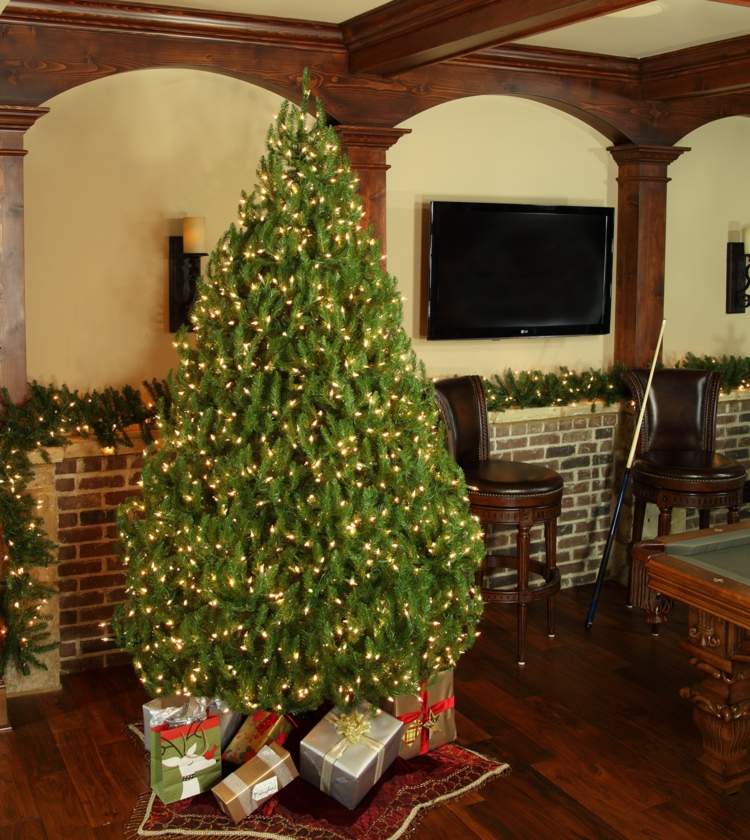 künstlicher tannenbaum lichterkette geschenke wohnzimmer rustikal