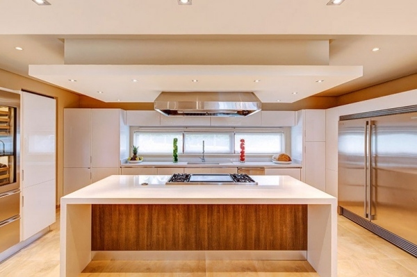 luxus küche ferienhaus  modern keramikplatten küchentheke granit