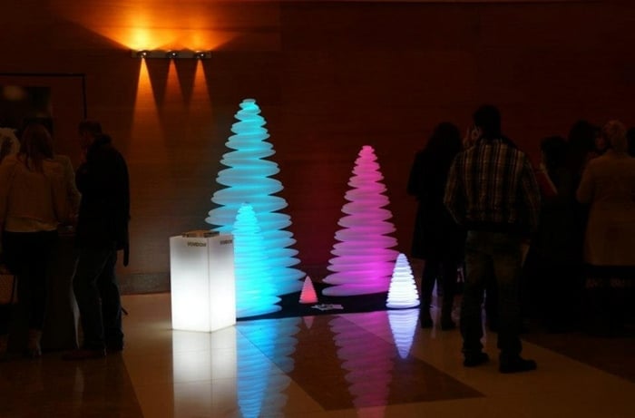 led-weihnachtsbeleuchtung tannenbaum form blau rosa licht