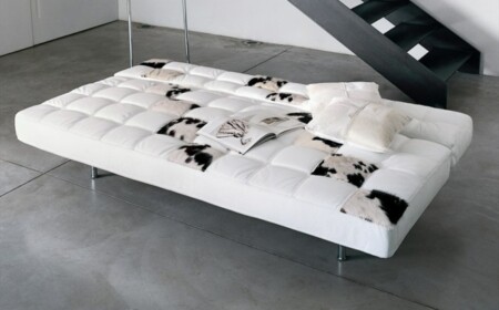 modernes Sofa Design klappbar weiße Farbe Leder Edelstahl Mechanismus