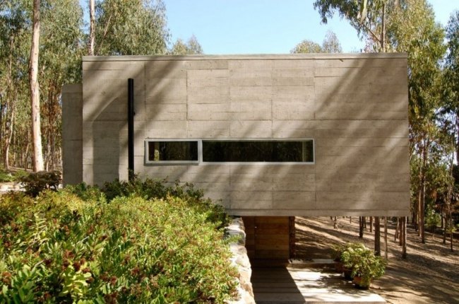 modernes flachdachhaus chile wald betonplatten holz fundament