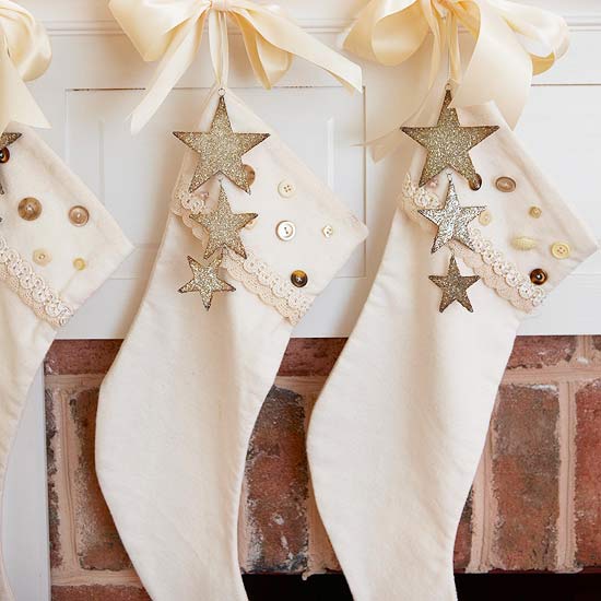 nikolausstiefel schleifen knöpfe sterne zu weihnachten dekorieren