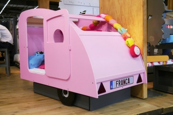 Kinderbett Design Idee Mädchenzimmer Spielzeuge