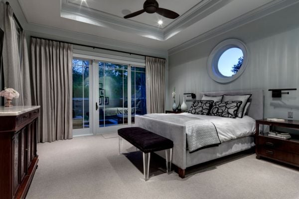 modernes schlafzimmer grau tendenzen trendfarben herbst varianten dekoelemente innendesign gardinen cremeweiß elegant