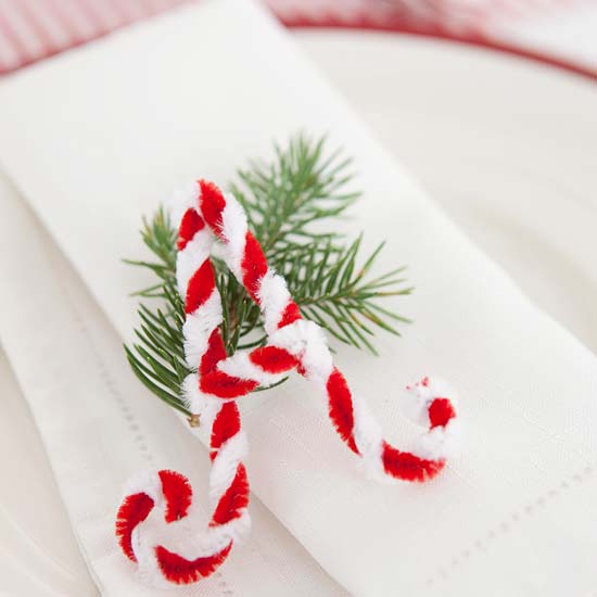 serviettenring basteln weihnachten pfeifereiniger buchstabe zweig