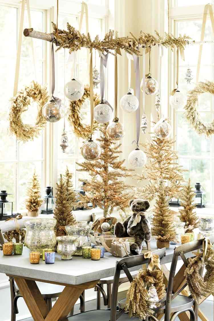 tischdeko-weihnachten-silber-gold-tisch-tedybaer-prachtvoll-windlichter-kerzen