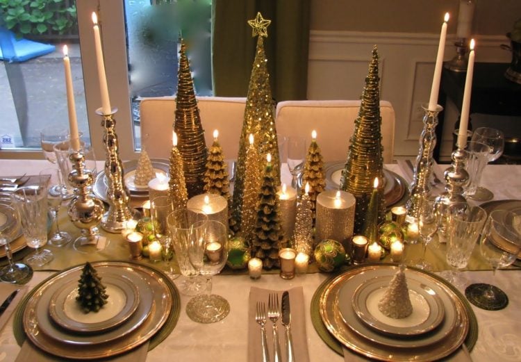 tischdekorationen für weihnachten elegant tafelkerzen tannenbaum figuren geschirr