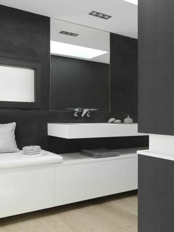  badezimmer raumgestaltung design varianten trendig kontrastakzente dunkel einrichtung