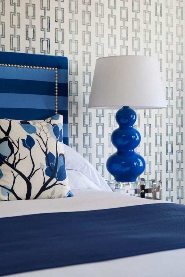  tapeten mit mustern blau schlafzimme trendig design kontraste