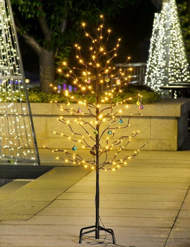 weihnachtsdeko mit lichterketten baum lampen idee terrasse romantisch