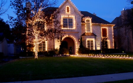 weihnachtdeko mit lichterketten haus fassade gestaltung winter ideen