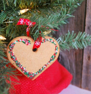 weihnachten basteln salzteig lebkuchen streussel bunt herz baumschmuck