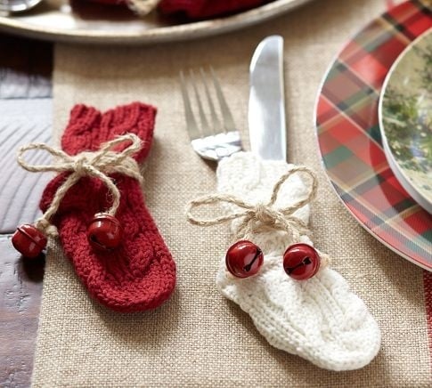 weihnachten mit baby bestecktasche stricksocken rot weiß