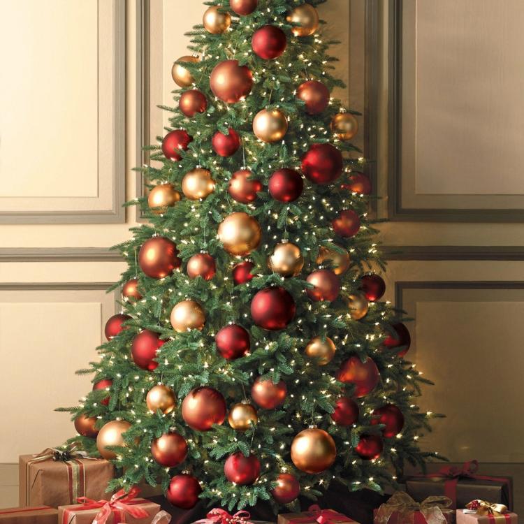 weihnachtsbaum dekoration grosse kugeln rot gold lichterkette