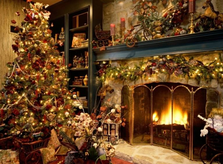 weihnachtsbaum dekoration ueppig baumschmuck girlande kamin kranz