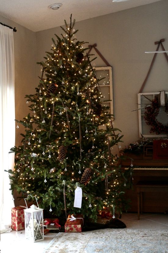 weihnachtsbaum lichterketten zapfen ornamente groß