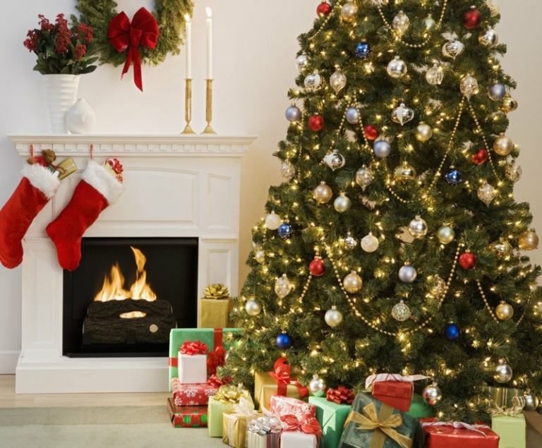 weihnachtsbaum kaufen tipps dekoration geschenke kamin struempfe
