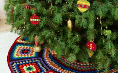 weihnachtsbaum schmuck bastel idee decke bunt stricken anhaenger