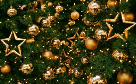 weihnachtsbaum schmücken gold kugeln sterne elegant tipps