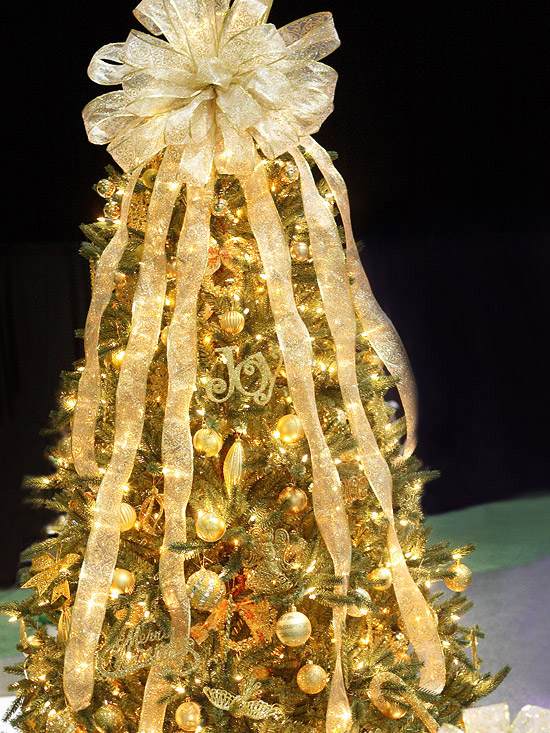 weihnachtsbaum schmücken gold organza gold
