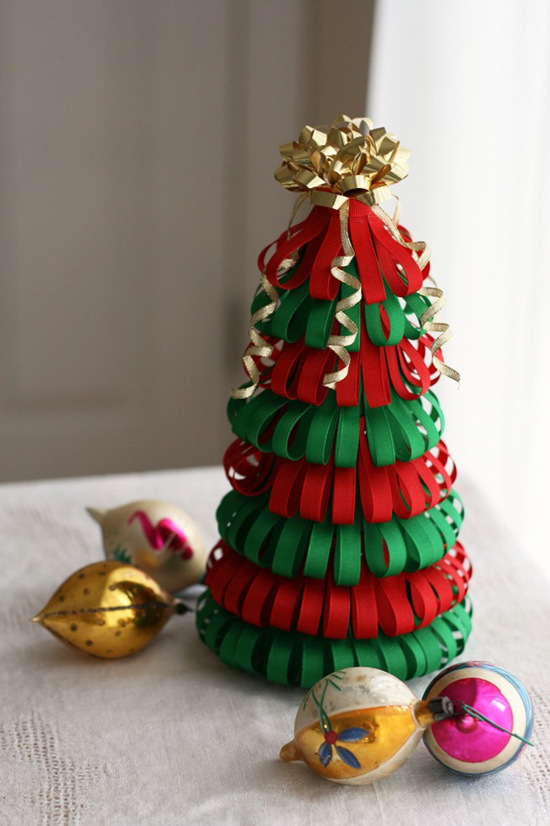 weihnachtsbaum-selber-basteln-filz-rot-grün-geschenkband