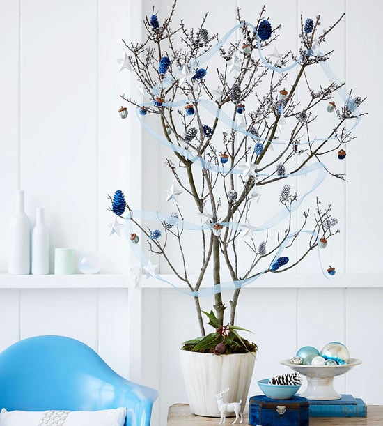 weihnachtsbaum alternative basteln zweige zapfen silber blau