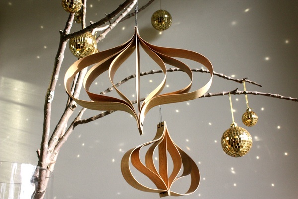 weihnachtsbaumschmuck aus papier basteln goldene deko idee