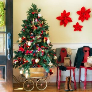 weihnachtsdeko für kleine wohnung flur stuehle weihnachtsbaum puppenwagen