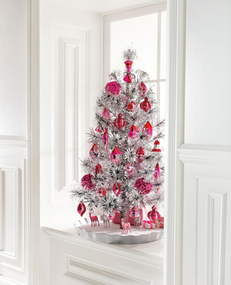 weihnachtsdeko-ideen tannenbaum silber baumschmuck elegant rot