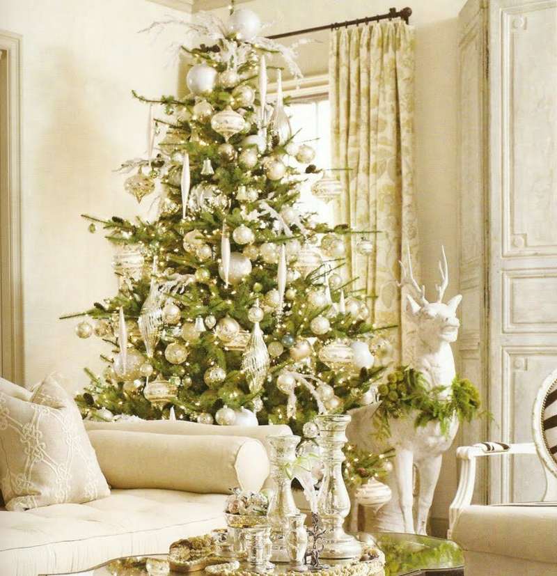 weihnachtsdeko in grün und weiß elegant weihnachtsbuam rentier wohnzimmer