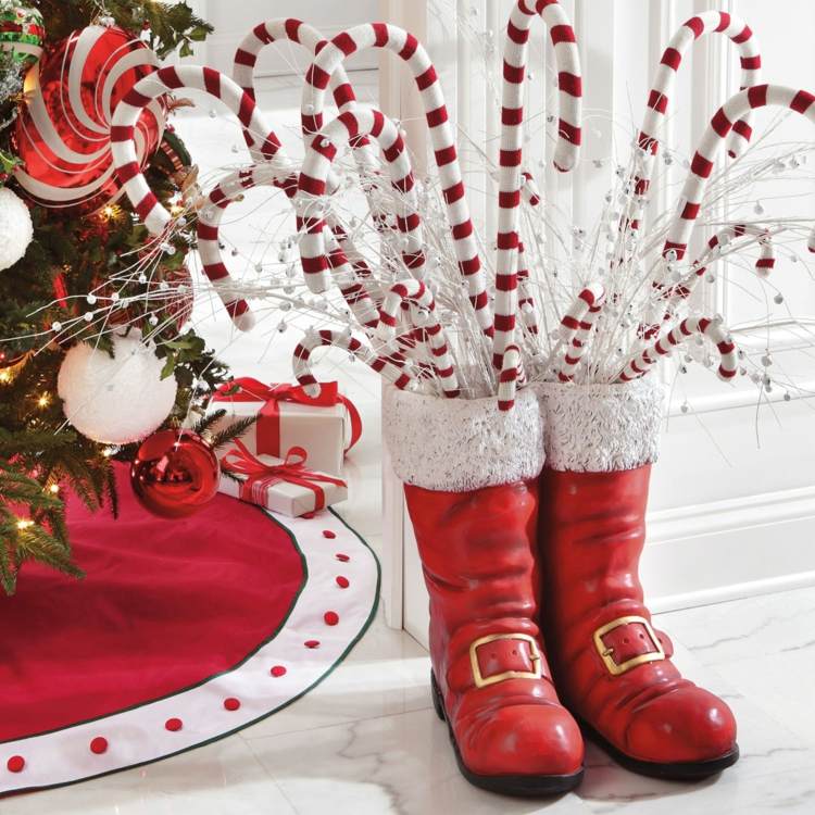 weihnachtsmann deko stiefel vasen zuckerstange idee weihnachtsbaum