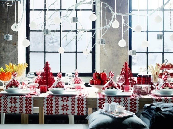 weihnachtstisch traditionell rot weiß deko ideen