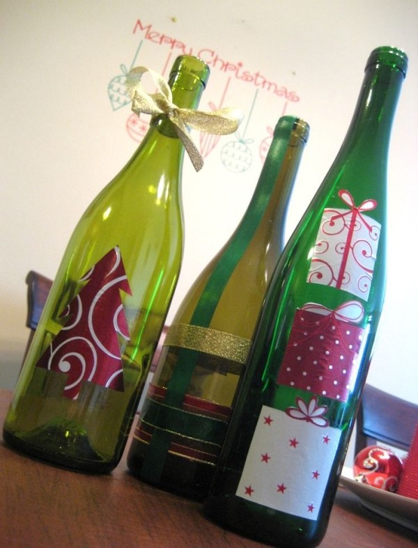 weinflaschen zu weihnachten verpacken packpapier kleben dekorieren
