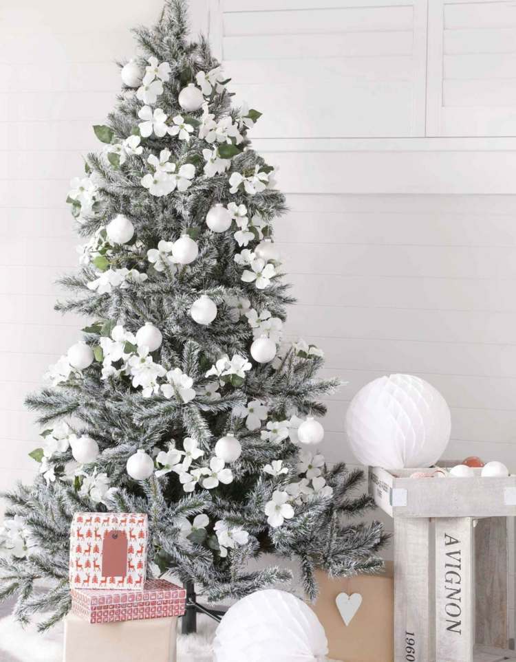 weiße deko ideen blueten huebsch schmuck christbaum
