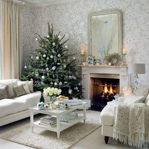 weiße deko ideen wohnzimmer weihnachten baumkugeln kamin
