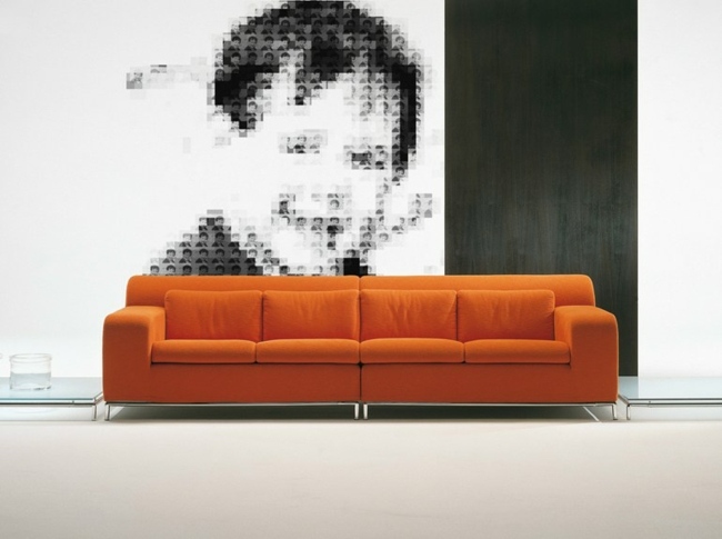 orange Sofa Design Wandtattoo Kind lächelnd