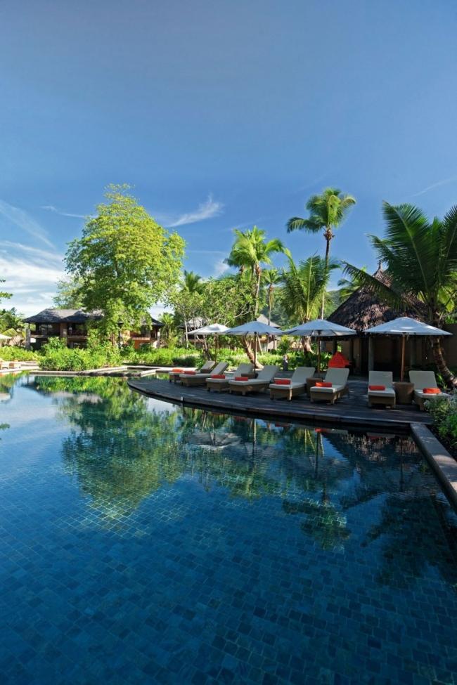 5-Sterne Hotel Seychellen Constance Ephelia pool sonnenliegen