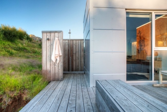 Außendusche Ideen-Holzdeck Ökologisches Wohnhaus-Island nachhaltig