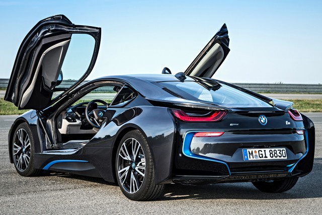 BMW i8 2014 Hybrid Sportler schwarz blau scheretüren