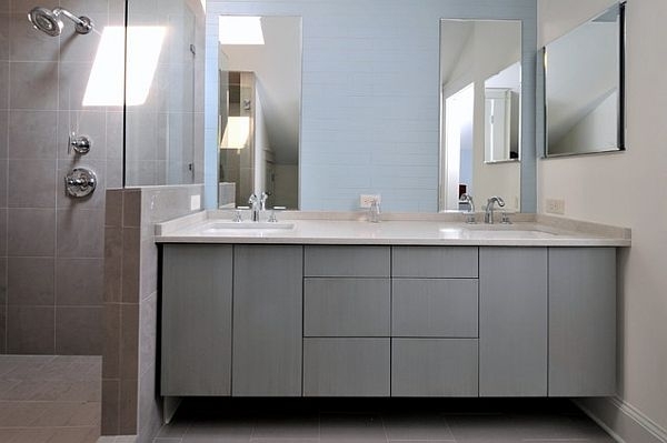 Badezimmer Einrichtung modern Möbel grifflos Waschbeckenunterschrank Dusche-Glas Trennwand