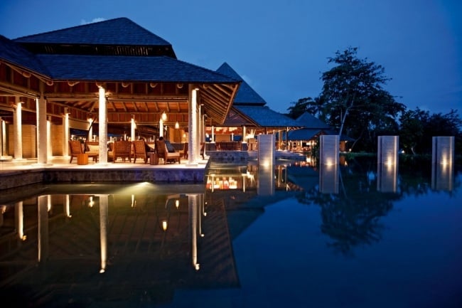 Constance Ephelia Seychellen pool nachtbeleuchtung lounge