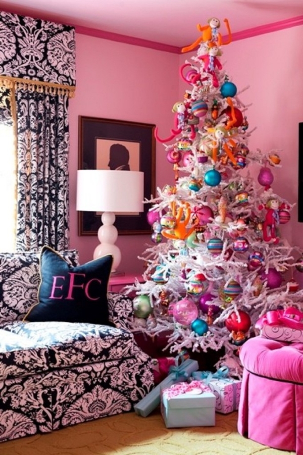 Farbenfroh Weihnachten bunt Ideen-Pink Kunstbaum-Schmuck Tobi Fairley Interior-Design
