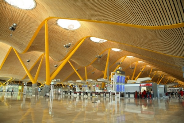 bambus Flughafen Madrid Terminal Dach Verkleidung Richard Rogers Partnership Bambuslamellen