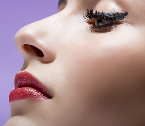 Rouge Tusch Puder auftragen Gesicht Foundation-Make Up-Tricks Rote-Lippenstift transparent