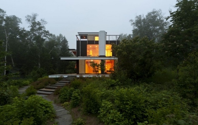 Haus mit Gästehaus-im Wald-Garage Solarpaneele-Null Energie-Solarzellen 