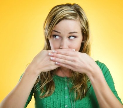Hausmittel-gegen-Mundgeruch-Tipps-frischen-Atem