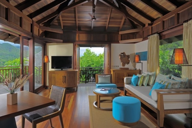 Hotel-Seychellen-Constance-Ephelia-ferienvilla-holz-einrichtung-hellblau
