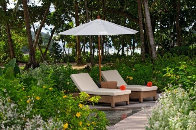 Hotel Seychellen Constance Ephelia luxus terrasse liegen