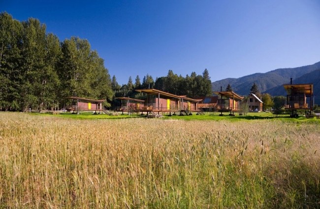 Hütten auf rollen im Tal Campingtourismus-rolling huts-OSKA architects