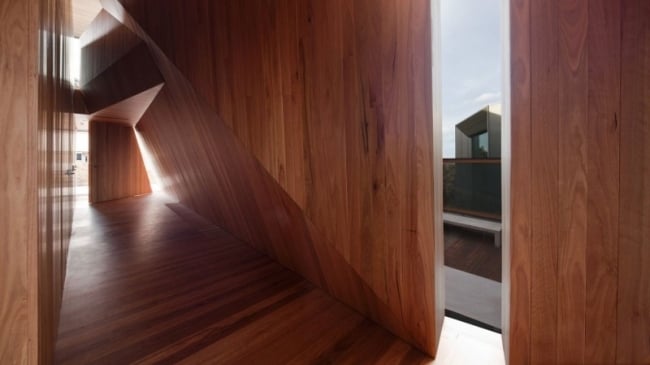 Innendesign Beach Haus modern Holz Verkleidung-Wände Asymmetrische-gestaltung Fairhaven